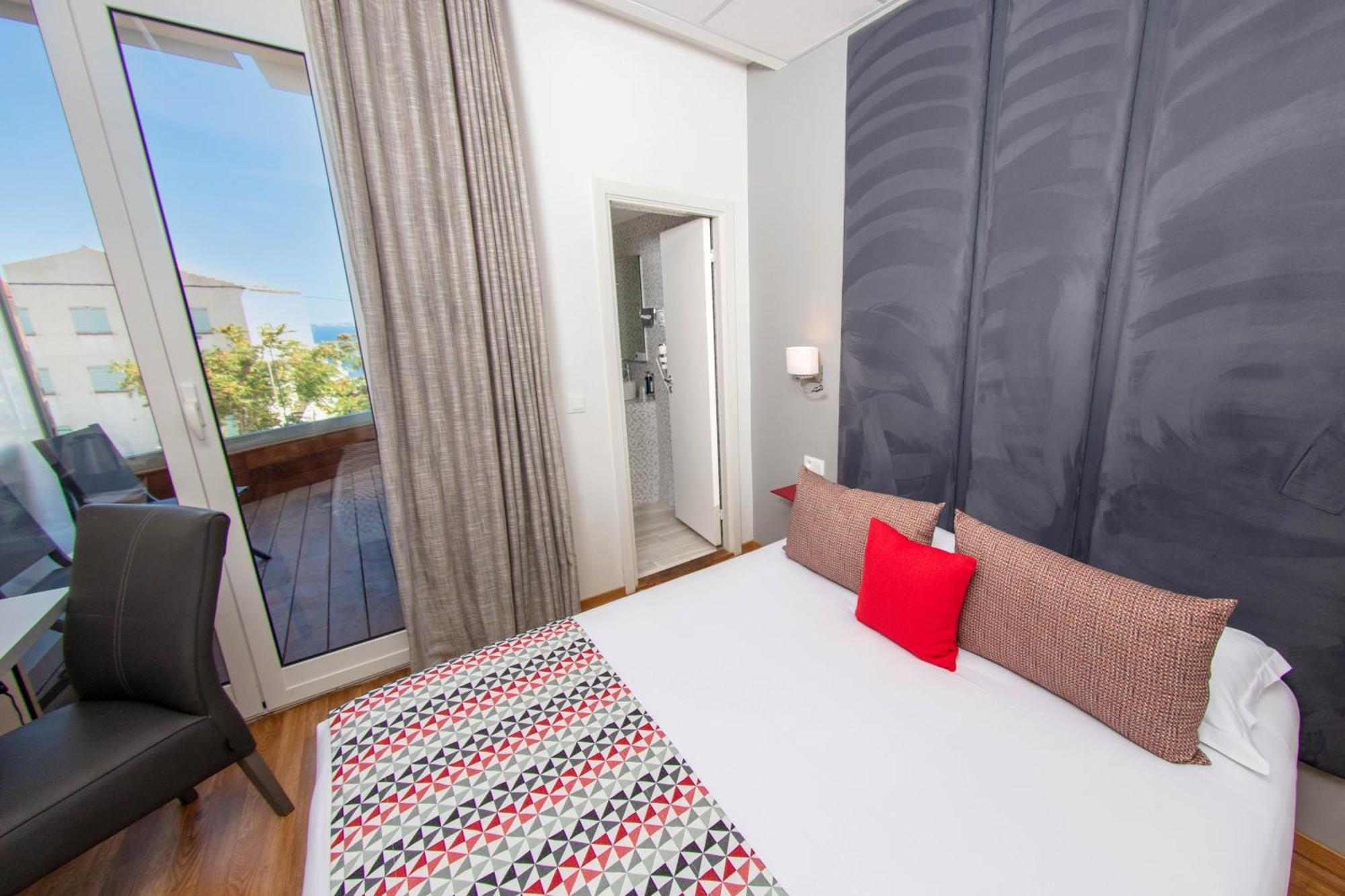 Hotel Mediterranee กาลวี ภายนอก รูปภาพ